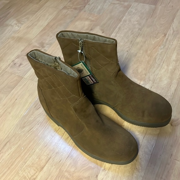 NWT Northwest Territory Tan Suede Quilted Men’s Weatherproof Boots size 12 - Picture 1 of 6
